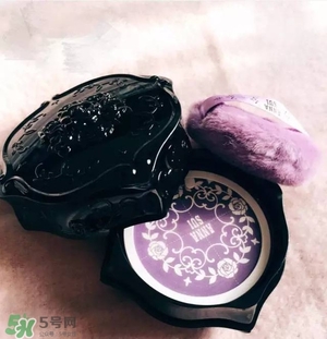 長痘痘可以涂散粉嗎？痘痘肌可以用散粉嗎？