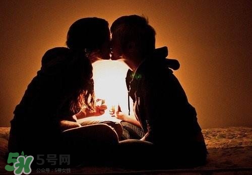接吻時(shí)女生的生理反應(yīng)是什么？怎么接吻教程