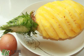 菠蘿削皮可以直接吃嗎？菠蘿削皮直接吃有毒嗎？