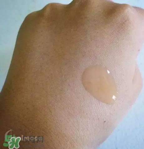 蘭蔻大眼精華和雅詩蘭黛小棕瓶哪個好？蘭蔻大眼精華和小棕瓶對比