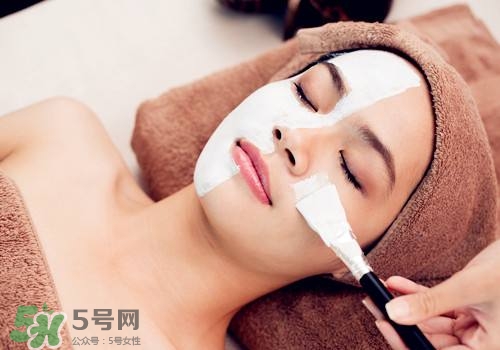 卸妝水和卸妝油的區(qū)別？卸妝水和卸妝油有什么不一樣？