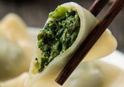 薺菜包餃子必須焯水嗎？薺菜包餃子要焯水嗎？