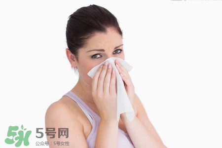 打噴嚏有異味是怎么回事？打噴嚏有臭味怎么辦？