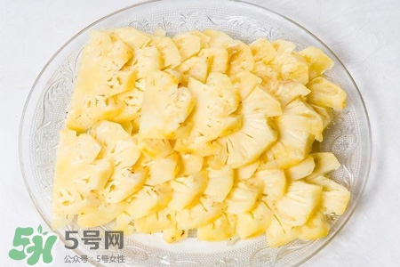 口腔潰瘍能吃菠蘿嗎？吃菠蘿會導(dǎo)致口腔潰瘍嗎？