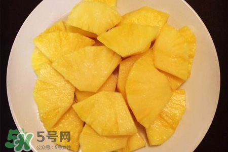 口腔潰瘍能吃菠蘿嗎？吃菠蘿會導(dǎo)致口腔潰瘍嗎？