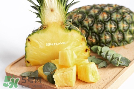 口腔潰瘍能吃菠蘿嗎？吃菠蘿會導(dǎo)致口腔潰瘍嗎？