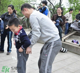 清明節(jié)穿什么衣服？清明節(jié)是適合穿什么衣服？
