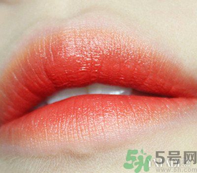 咬唇妝用什么口紅好？咬唇妝適合哪種嘴唇？