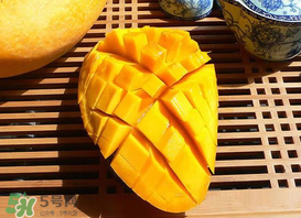 芒果為什么會(huì)變黑？芒果為什么有黑點(diǎn)？