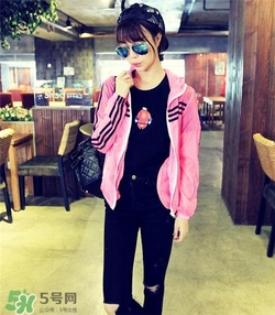 熒光色衣服怎么搭配？熒光色衣服怎么搭配好看？