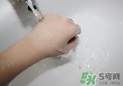 植村秀小燈泡584和784哪個白？植村秀小燈泡584和784對比