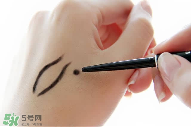 植村秀眼線筆怎么轉(zhuǎn)？植村秀如膠似漆眼線筆轉(zhuǎn)不出來(lái)