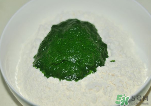 菠菜汁和面怎么取汁？菠菜汁和面的做法