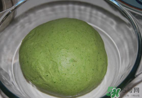 菠菜汁和面怎樣做更綠？怎么樣菠菜汁和面更綠？