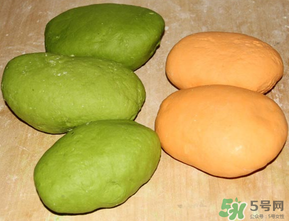 菠菜汁和面怎樣做更綠？怎么樣菠菜汁和面更綠？