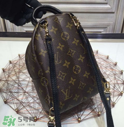 lv雙肩包怎么看真假？lv雙肩包真假辨別