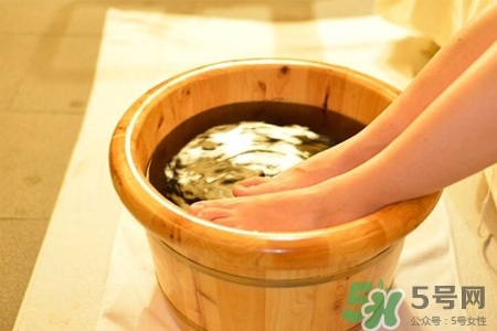 艾草泡腳治過敏性鼻炎嗎？用艾草泡腳能治鼻炎嗎？