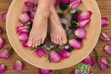 艾草泡腳治月經(jīng)不調(diào)嗎？?月經(jīng)不調(diào)能用艾草泡腳嗎？