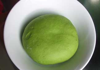 菠菜汁和面菠菜還焯嗎？菠菜汁和面需要焯水嗎？