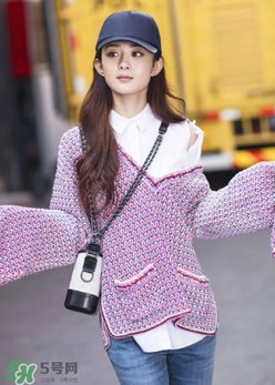 香奈兒gabrielle手袋怎么搭配？chanel gabrielle包包怎么背好看？