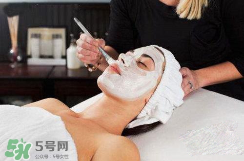 面粉做面膜會(huì)堵塞毛孔嗎？面粉怎么做面膜不會(huì)堵塞毛孔