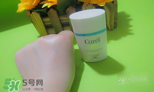 長(zhǎng)痘痘可以用防曬霜嗎？長(zhǎng)痘痘用防曬霜好嗎？