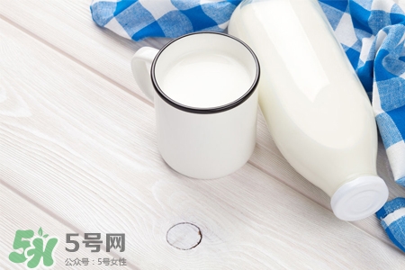 過敏性鼻炎可以喝牛奶嗎？鼻炎患者可以喝牛奶嗎？