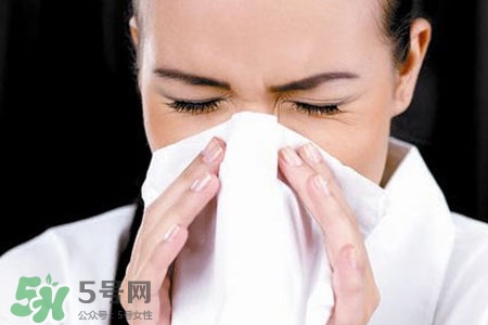 過敏性鼻炎能抽煙嗎？抽煙會(huì)使過敏性鼻炎加重嗎？