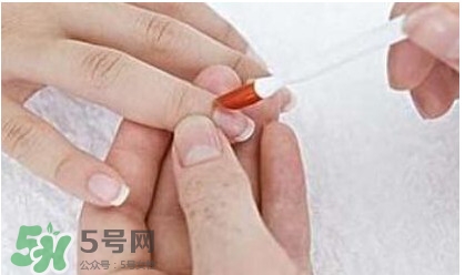 腳上的灰指甲怎么治療？腳上的灰指甲的治療方法