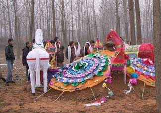 為什么新墳三年不能動(dòng)土？新墳三年填土對(duì)誰(shuí)不好？