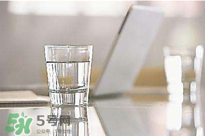 玻璃杯喝水安全嗎？玻璃杯喝水安不安全