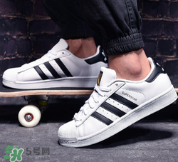 adidas貝殼頭正品多少錢？阿迪達(dá)斯貝殼頭鞋專柜價(jià)格