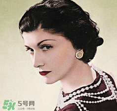 白百合長款白色外套是什么牌子？白百合長款白色外套是哪個(gè)品牌？