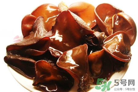 泡黑木耳用什么水泡？泡木耳用熱水還是涼水？