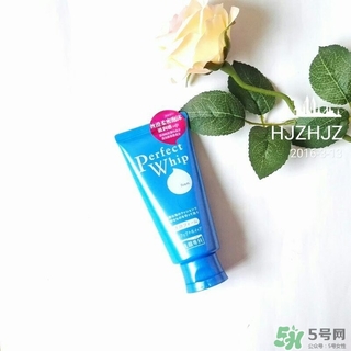 資生堂洗顏?？葡疵婺坛煞?資生堂洗顏?？朴袕?qiáng)堿嗎？