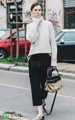 loewe puzzle怎么背好看？loewe puzzle怎么搭配好看？