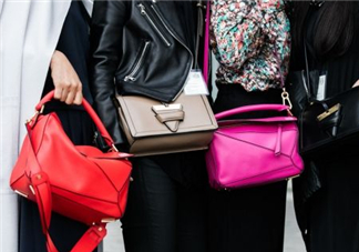 loewe puzzle怎么背好看？loewe puzzle怎么搭配好看？
