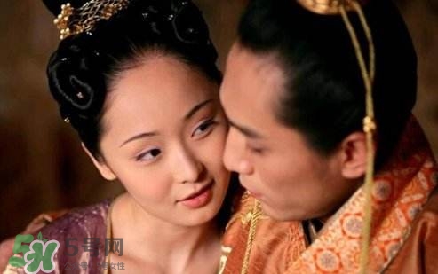 皇帝們的第一次給了誰(shuí)？