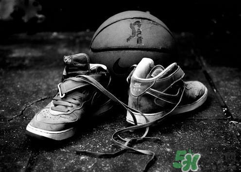 亞瑟士和耐克哪個好？asics和nike跑鞋哪個更好？