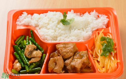 吃快餐抽兩瓶黑血是真的嗎？吃快餐血會(huì)變黑嗎？