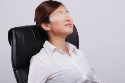 眼疲勞會(huì)引起哪些癥狀？眼疲勞會(huì)導(dǎo)致什么癥狀