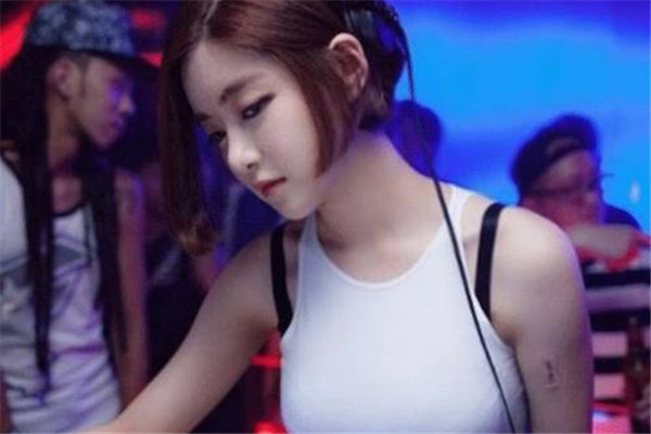 為什么女人也和男人一樣喜歡看美女？