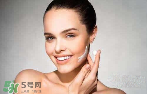 涂了隔離還要涂bb霜嗎？先涂隔離還是先涂bb霜？