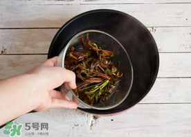 香椿為什么要用開水燙？香椿用開水燙多久？