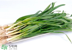 蒜苗發(fā)黃怎么回事？蒜苗發(fā)黃是什么原因？