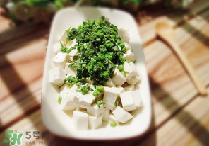 香椿拌豆腐可以隔夜吃嗎？隔夜的香椿拌豆腐能吃嗎？