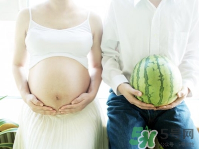 孕期高潮宮縮會怎樣？孕期高潮對小孩有害嗎？