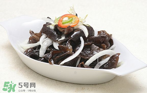 洋蔥和木耳可以一起吃嗎？洋蔥可以和木耳一起炒嗎？