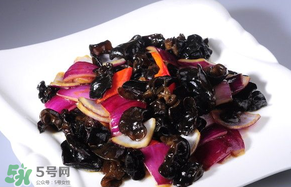 洋蔥和木耳可以一起吃嗎？洋蔥可以和木耳一起炒嗎？