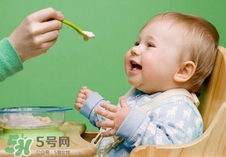 四個(gè)月的寶寶可以喝果汁嗎？寶寶四個(gè)月能喝果汁嗎？